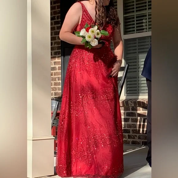 LONG RED PROM DRESS SIZE 6 - Picture 6 of 6